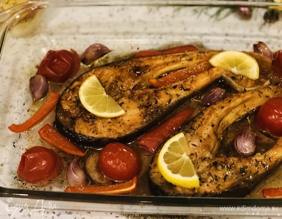 При подаче можно украсить рыбку дольками лимона и свежими листиками тимьяна. Приятного вам аппетита!