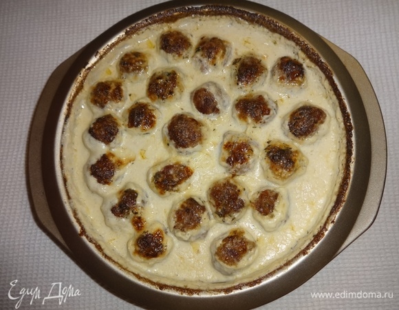 Готовые фрикадельки достать из духовки.