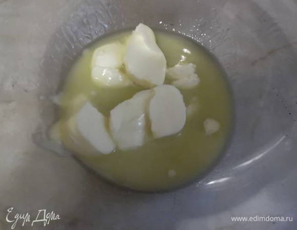 В это время сделать крем. Размягчить масло.
