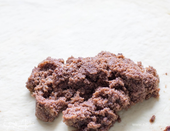 Для начинки нужно растопить сливочное масло и смешать все ингредиенты.