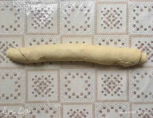 Аккуратно скатать «колбаску».