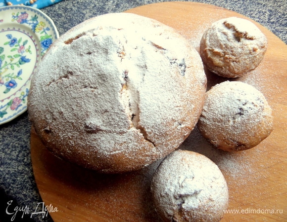 Остудить и обильно посыпать сахарной пудрой.