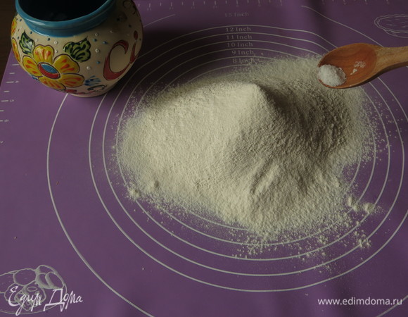 Кладем 2/3 чайной ложки соли.