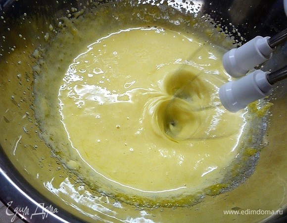 Взбиваем до пышной светлой массы.