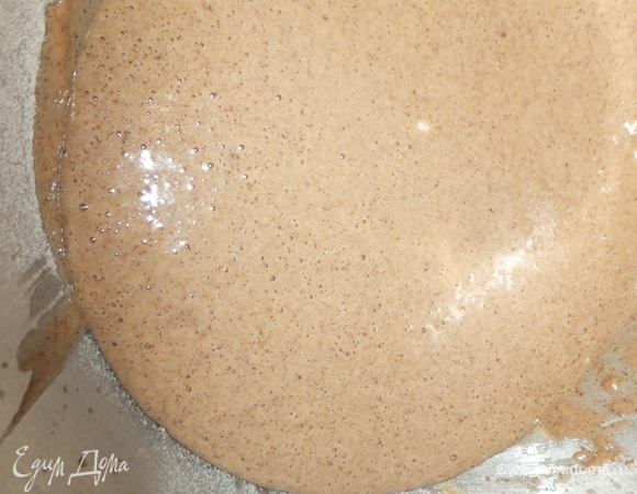 У нас получилось тесто как на блины. Не густое, но и не совсем жидкое.