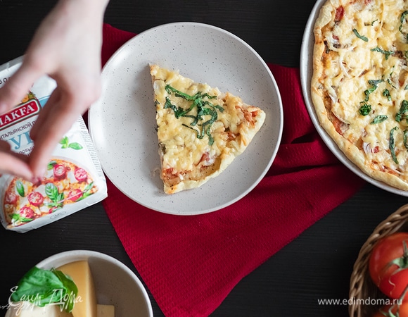 Ароматная сочная и хрустящая пицца готова! С мукой для итальянской пиццы МAKFA она получается идеальной. Попробуйте сами. Приятного аппетита!