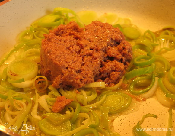 Добавляем тунца.