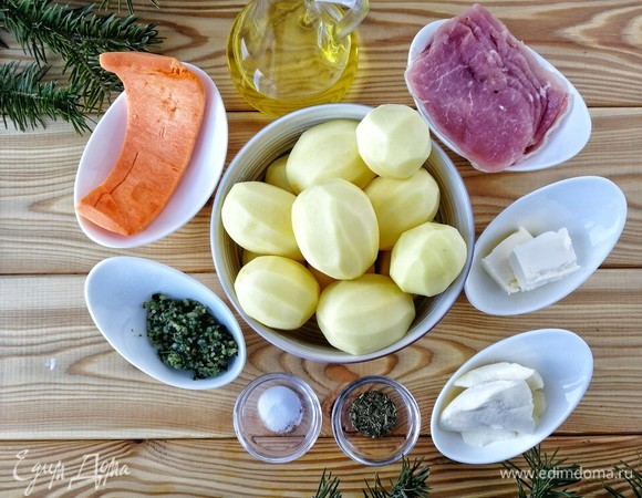 Вот такие продукты необходимы для приготовления картошечки с начинкой. В первую очередь включаем разогреваться духовку до 180°C.