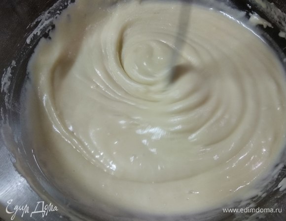 Соединяем обе массы и замешиваем тесто консистенции, как на оладьи.