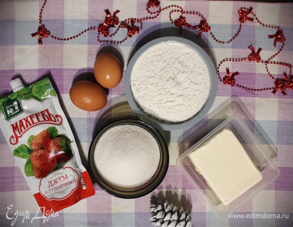 Для приготовления печенья подготовим необходимые ингредиенты: масло, сахар, яйца, муку, джем ТМ «Махеевъ», разрыхлитель, соль.