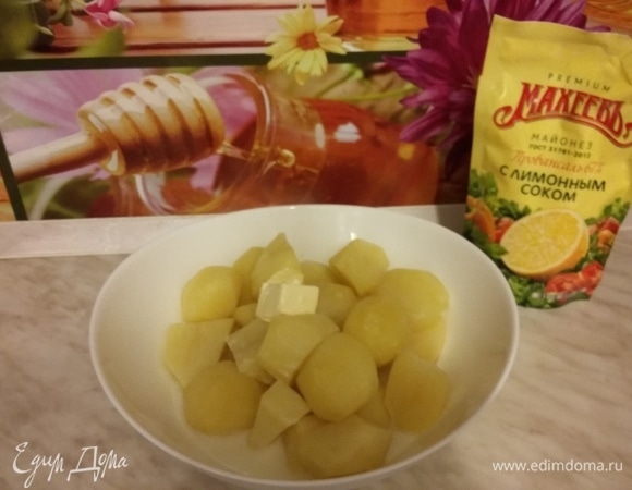 Добавляем оставшееся сливочное масло, молоко.