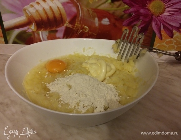 Тщательно перемешиваем в однородную массу без комочков.