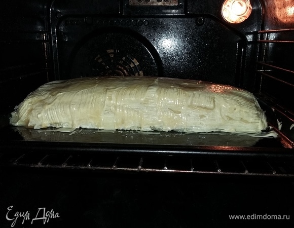 Ставим в духовку, предварительно нагретую до 180°C.