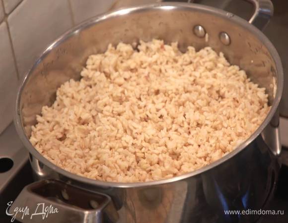 Рис отварить согласно инструкции на упаковке.