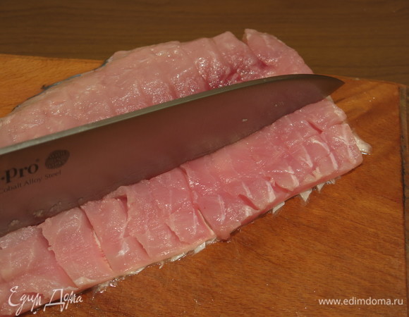 Делаем еще надрезы перпендикулярно первым.