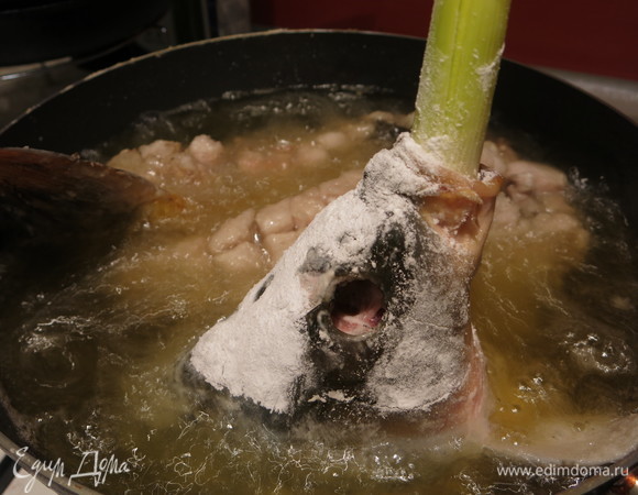 Кладем голову жарить.