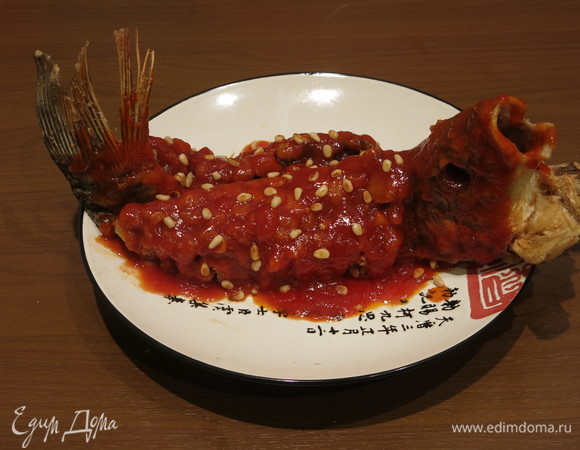 Посыпаем жареными кедровыми орешками.