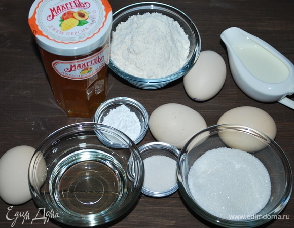 Сделаем бисквит для торта.