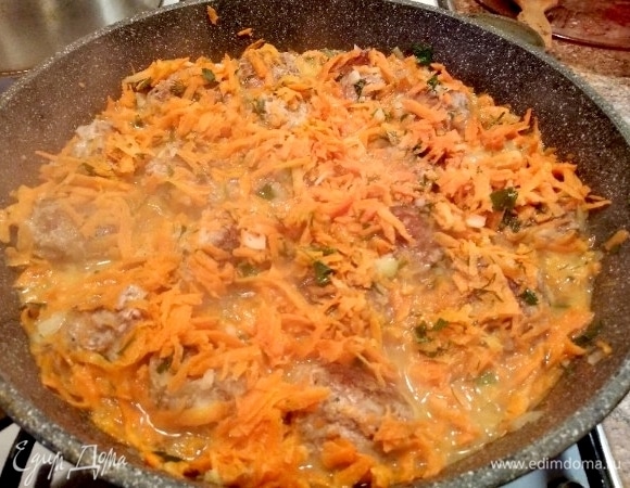 Морковь, натертую на крупной терке.