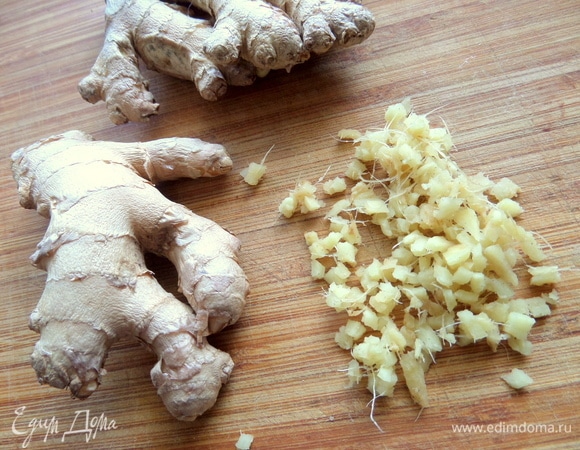 Имбирь измельчить.