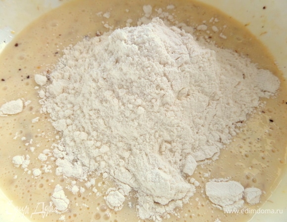 Просеять муку.