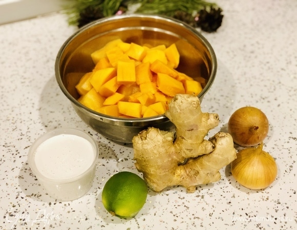 Тыкву очистить и нарезать кусочками.