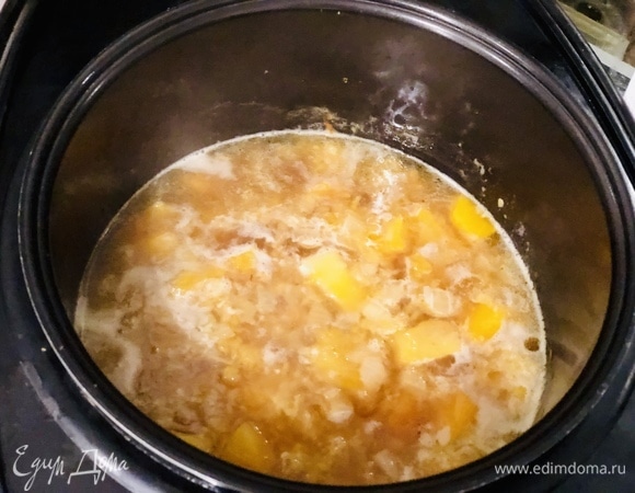 Добавить бульон.