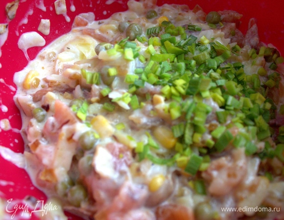 Немного зеленого лука (у меня порей). Перемешать начинку.