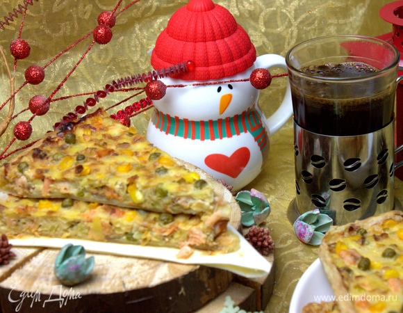 Подаем в теплом виде. Также пирог можно позднее разогреть.