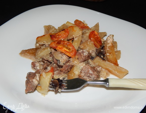 Жаркое с нежным сливочно-сметанным вкусом готово. Приятного аппетита!