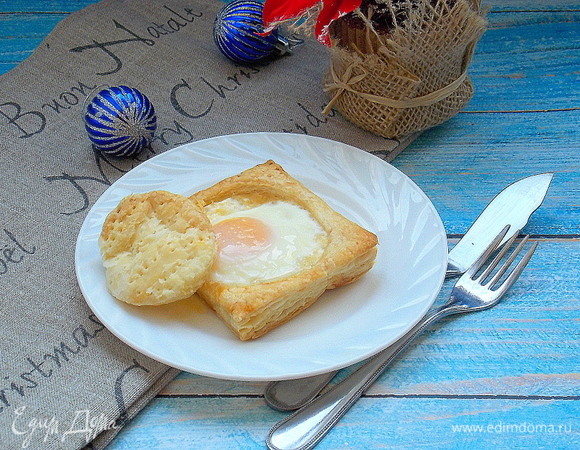 Выньте и разложите по тарелкам.