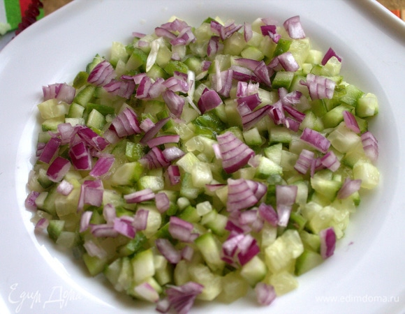 Сверху — лук.