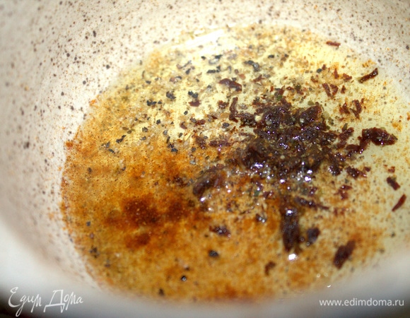 Для заправки все смешать.