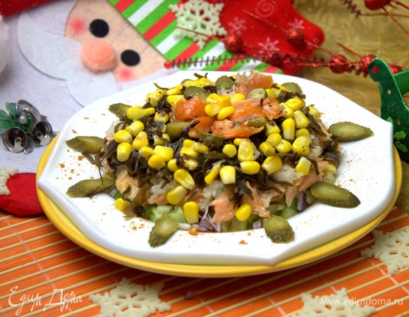 Посыпать всю тарелку паприкой.