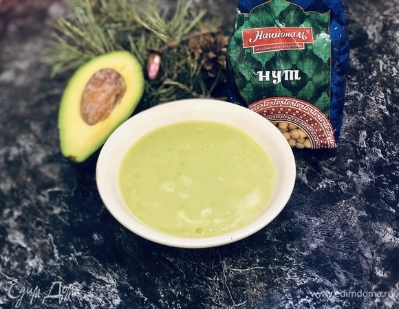 Добавляем к аквафабе массу из авокадо и хорошо взбиваем.