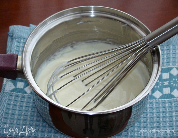 Сотейник снять с водяной бани и дать немного постоять (пару минут).
