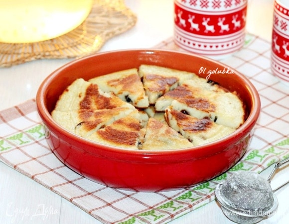 Затем щедро смазать омлет растопленным маслом и посыпать сахарной пудрой. Подать к столу с яблочным компотом или чаем. Приятного аппетита!<br />
P. S. Я готовила половину от от этого рецепта на сковороде диаметром 18 см, получилось 3 пышных омлета.