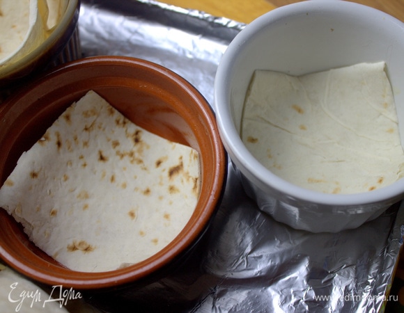 На дно для страховки пойдут маленькие квадраты (или кружочки).