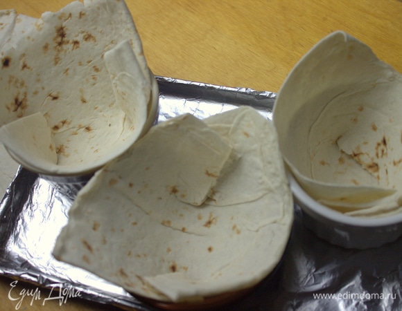 Углы можно оставить, можно обрезать.