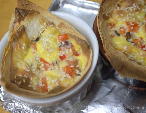 Запекала в электрической мини-печке 25 минут при 210°C, но и через 20 минут начинка готова.