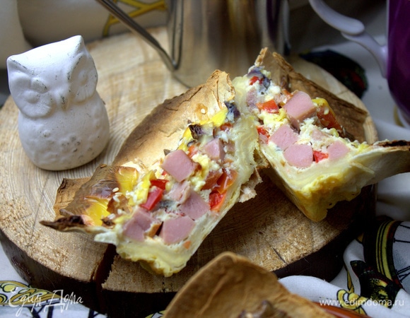 Или разрезать для удобства на тарелке.