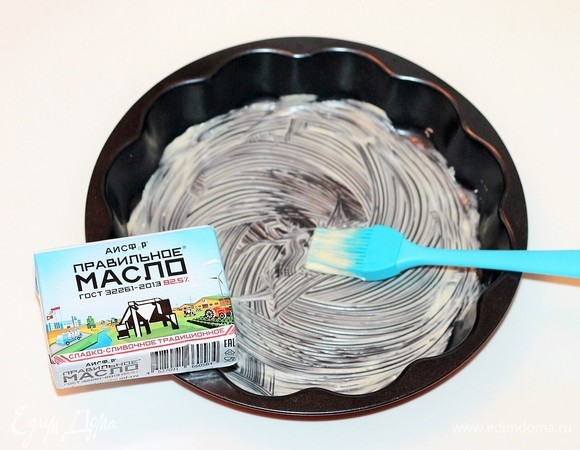 Формочку для выпечки диаметром 22 см смазать ПравильнымМаслом АО АИСФеР (2 ст. л.).