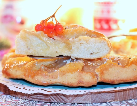 Готовность пирога проверяйте деревянной палочкой или зубочисткой (тесто не должно к ним прилипать).