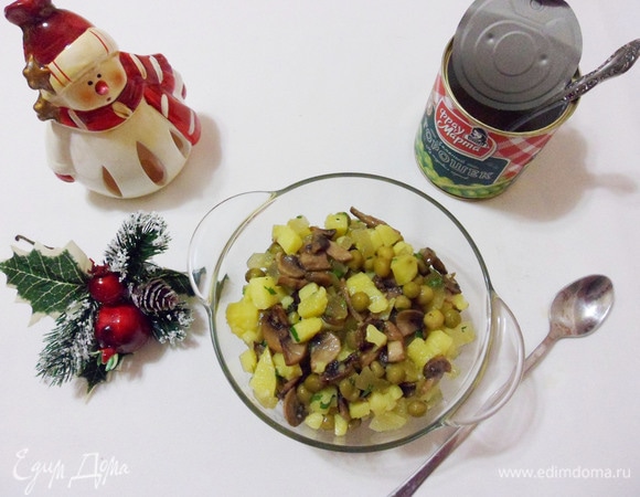 Приправить солью и перцем, перемешать. Оливье вегетарианский готов.