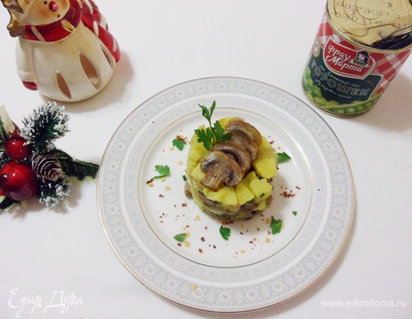 Вегетарианский оливье можно подавать.