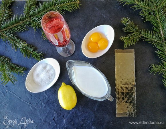 Теперь настал черед нашего главное героя — мусса с розовым шампанским! Не хочу повторяться фотографиями, поэтому просто напишу, что в первую очередь замачиваем желатин в ледяной воде.