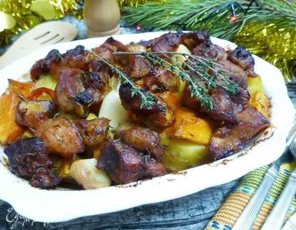 Вкуснейшая картошка с мясом и тыквой готова! Поверьте, это очень вкусно! Веселых и сытных вам праздников!