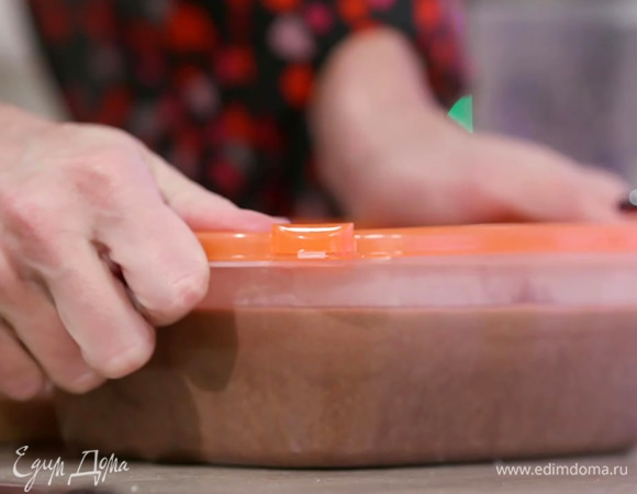 Курабье поломать небольшими кусочками.