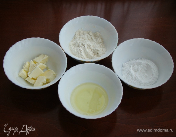 Из ингредиентов для теста № 1 замесить тесто.