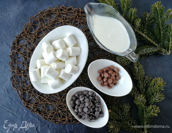 Теперь приступим к приготовлению завершающего мусса для торта, с маршмэллоу. Поскольку последнее содержит в своем составе желатин, то дополнительно ничего связующего мы добавлять не будем. Кроме того, шоколад также обладает стабилизирующими свойствами. Чем выше процент какао в шоколаде, тем больше таких свойств!